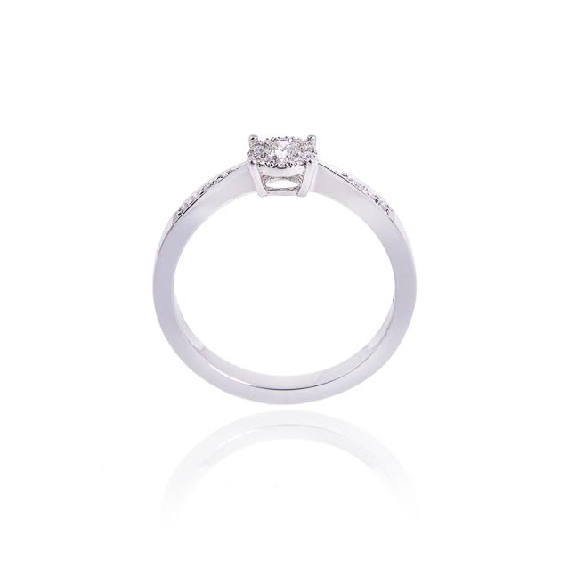 18ct Diamond Ring